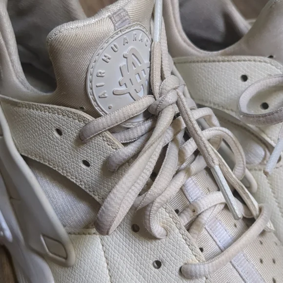 Nike Huarache Shoes white silver leather GUC 9.5 - Picture 6 of 7